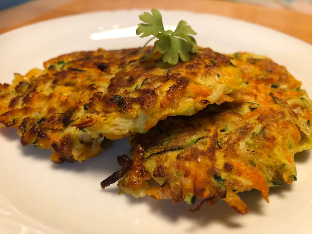 Zucchini-Möhren Puffer – Mampf und Stampf
